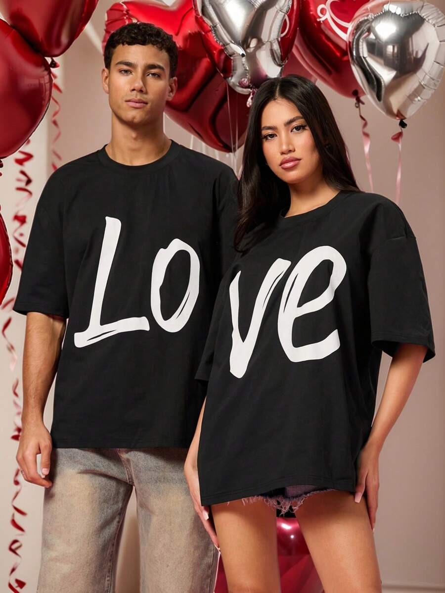 Manfinity Unisex 2 stuks koppel 'LOVE' letterprint losse pasvorm drop shoulder ronde hals korte mouw t-shirt set, geschikt voor dagelijks gebruik