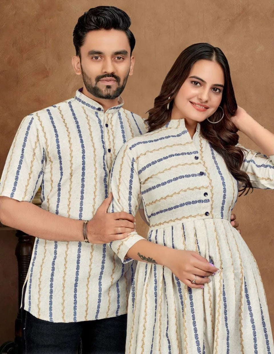 Paar Festival Seizoen Combo Heren Jacquard Border Kurta Shirt & Dames Tuniek Indiaanse En Pakistaanse Kledingstijl